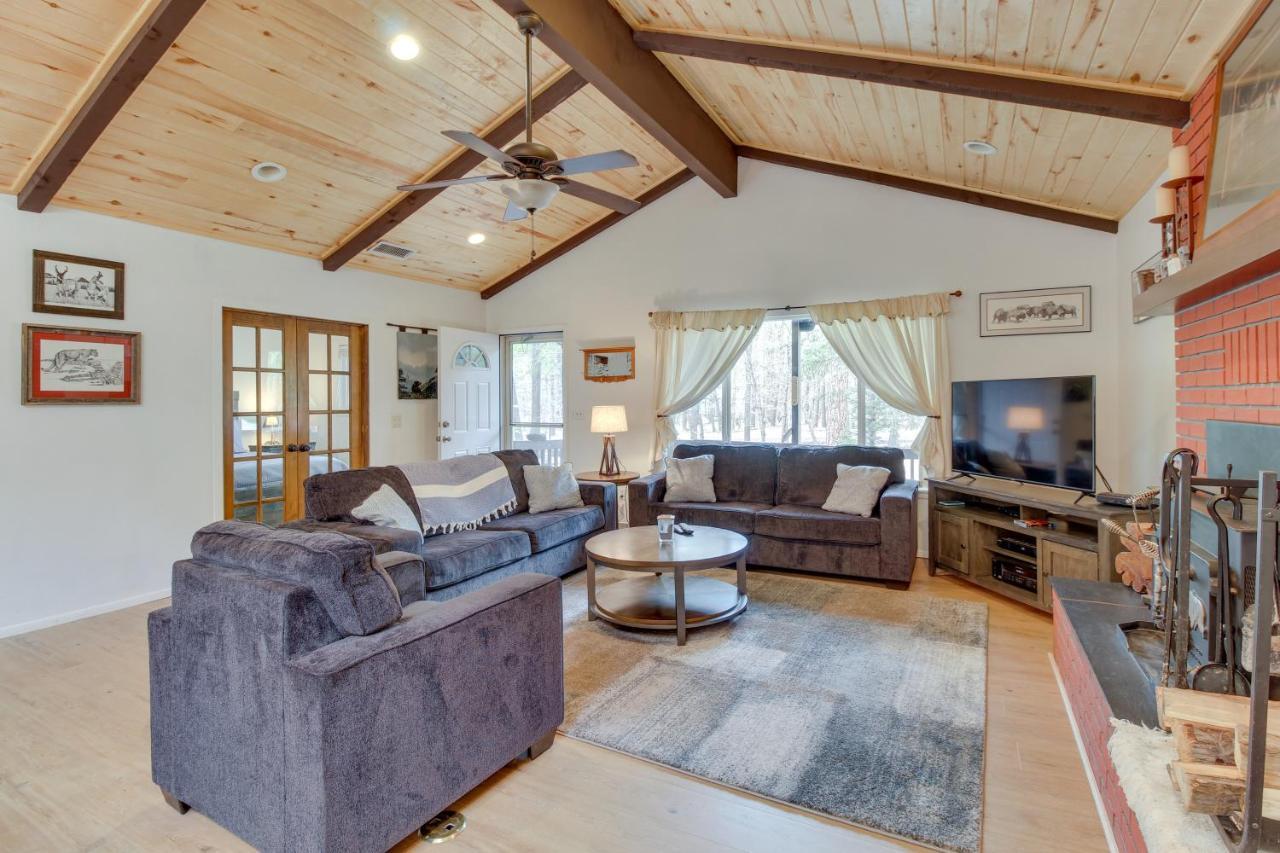 Updated Country Club Cabin, Near Golfing And Hiking! Indian Pine エクステリア 写真