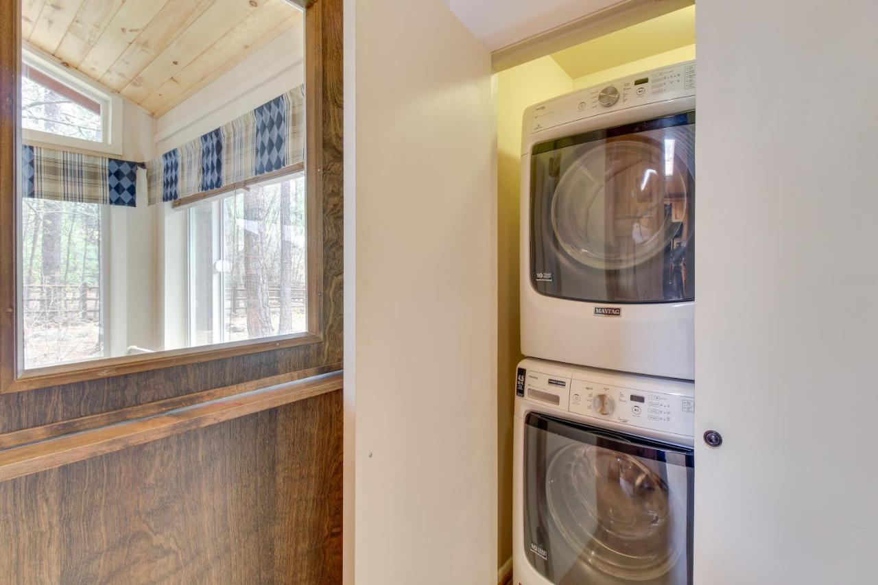 Updated Country Club Cabin, Near Golfing And Hiking! Indian Pine エクステリア 写真