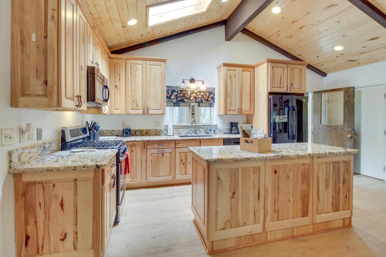 Updated Country Club Cabin, Near Golfing And Hiking! Indian Pine エクステリア 写真
